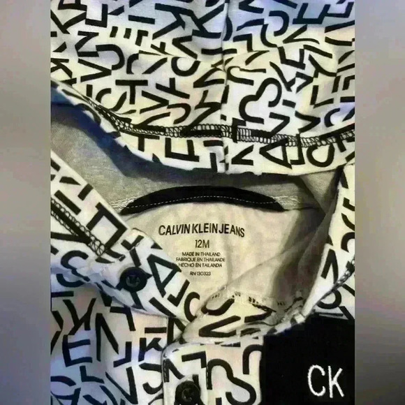 Calvin Klein baby hooded  top 18 months - Picture 2 of 3